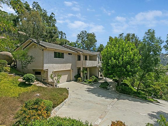 3rd image of 28451 Sandhurst Way