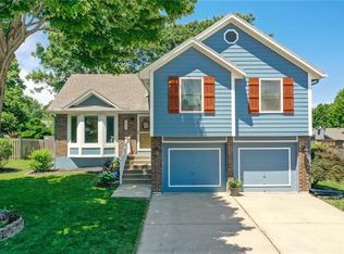 1013 NE Hunters Rd, Blue Springs, MO 64014