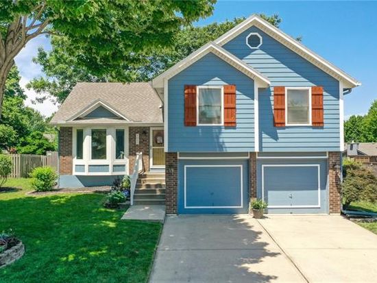 1013 NE Hunters Rd, Blue Springs, MO 64014