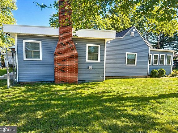 3rd image of 7002 Taylor Manor Ave