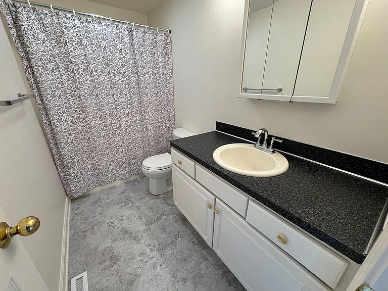 323 Gillespie Ave — Photo 20