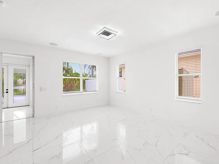 1209 Olympic Cir — Photo 11