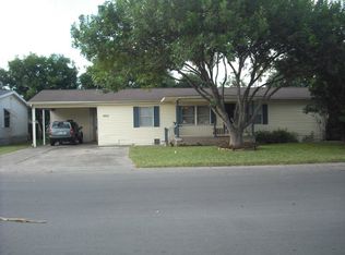 402 Plantation Dr, Pharr, TX 78577