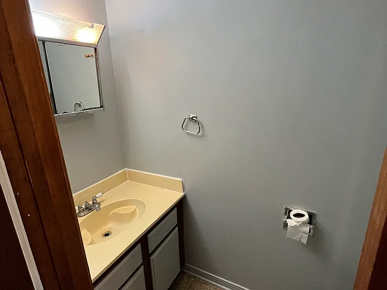 1537 London Cross Rd #D — Photo 5