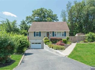 63 Mountain Ave, Park Ridge, NJ 07656