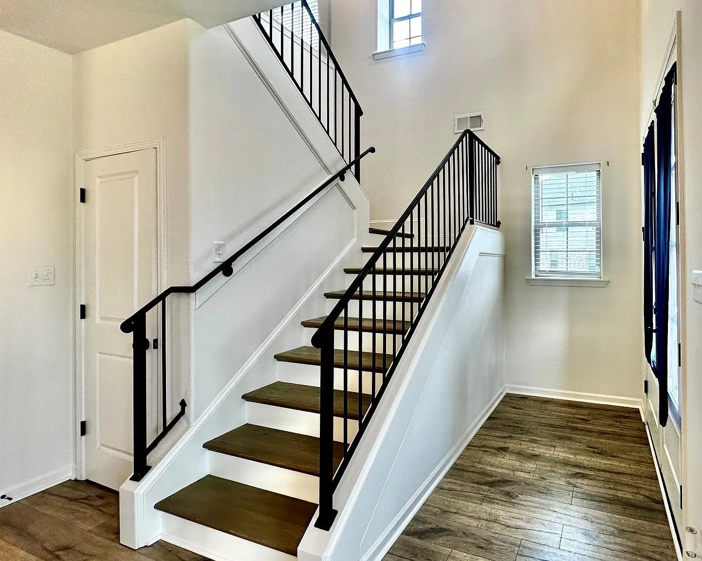 4 bed, 3.5 bath, 2313 sqft, $2,500 — Photo 2