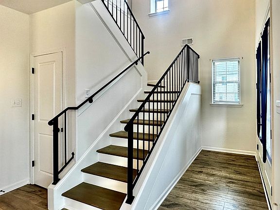 2nd image of 10131 Sterling Ridge Dr
