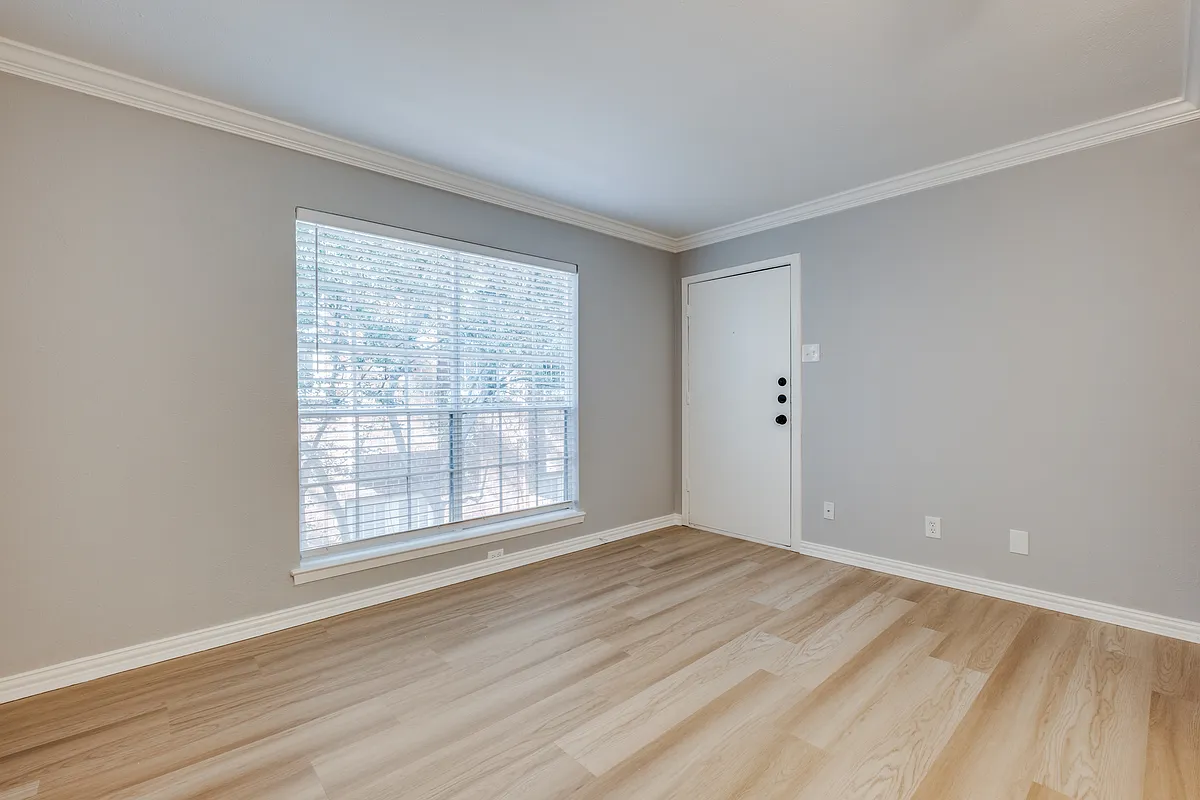 Building Photo - 4427 Holland Ave #202