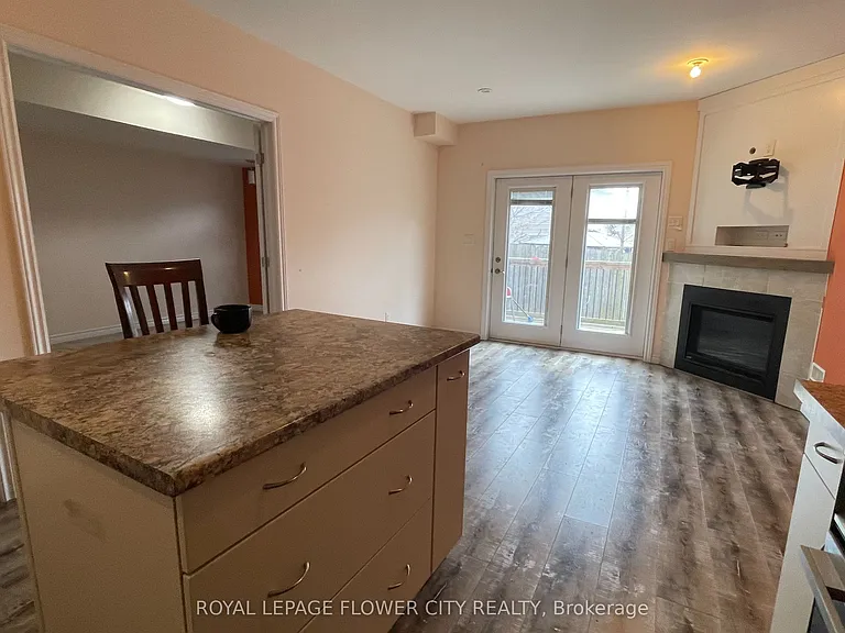 1921 Frederick Cres #BASEMENT — Photo 5