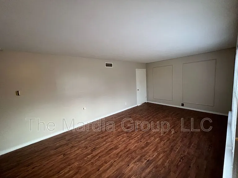 9302 Piper Ln — Photo 5
