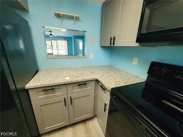 1055 Palm Ave #214 — Photo 9