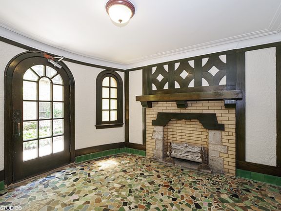 3rd image of 4213 N Kedvale Ave APT 3J