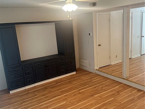 2nd image of 583 Winding Creek Rd APT A