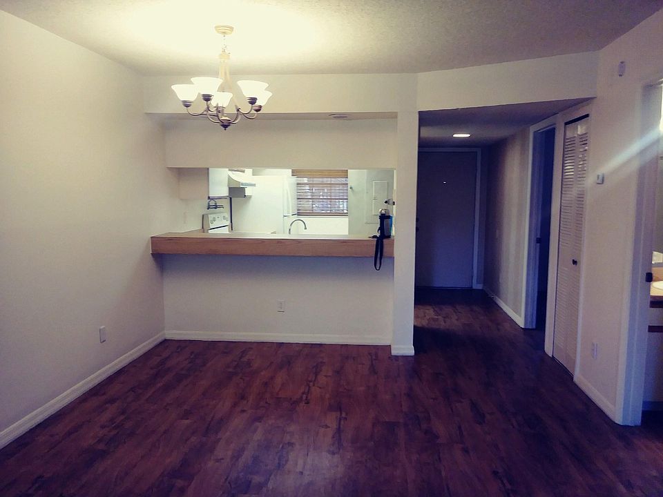 1st image of 3034 Sir Hamilton Cir