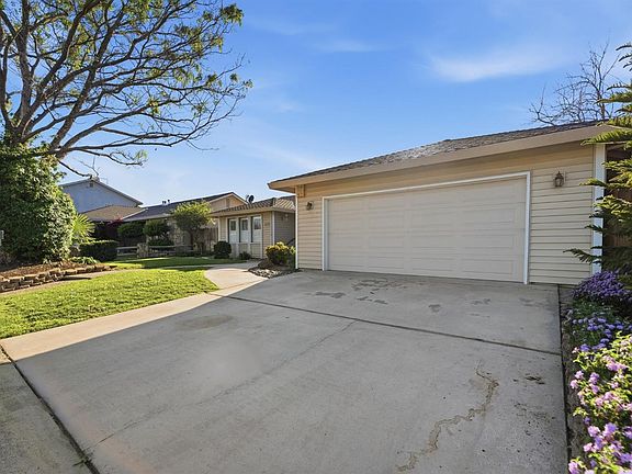 3rd image of 1509 Maplehill Rd