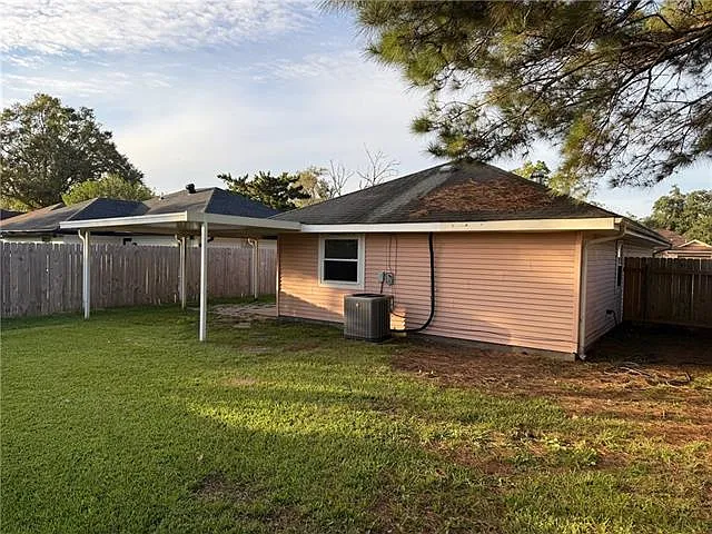 4 bed, 2.0 bath, 1350 sqft, $1,800 — Photo 2
