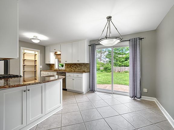 5th image of 753 Valley View Dr