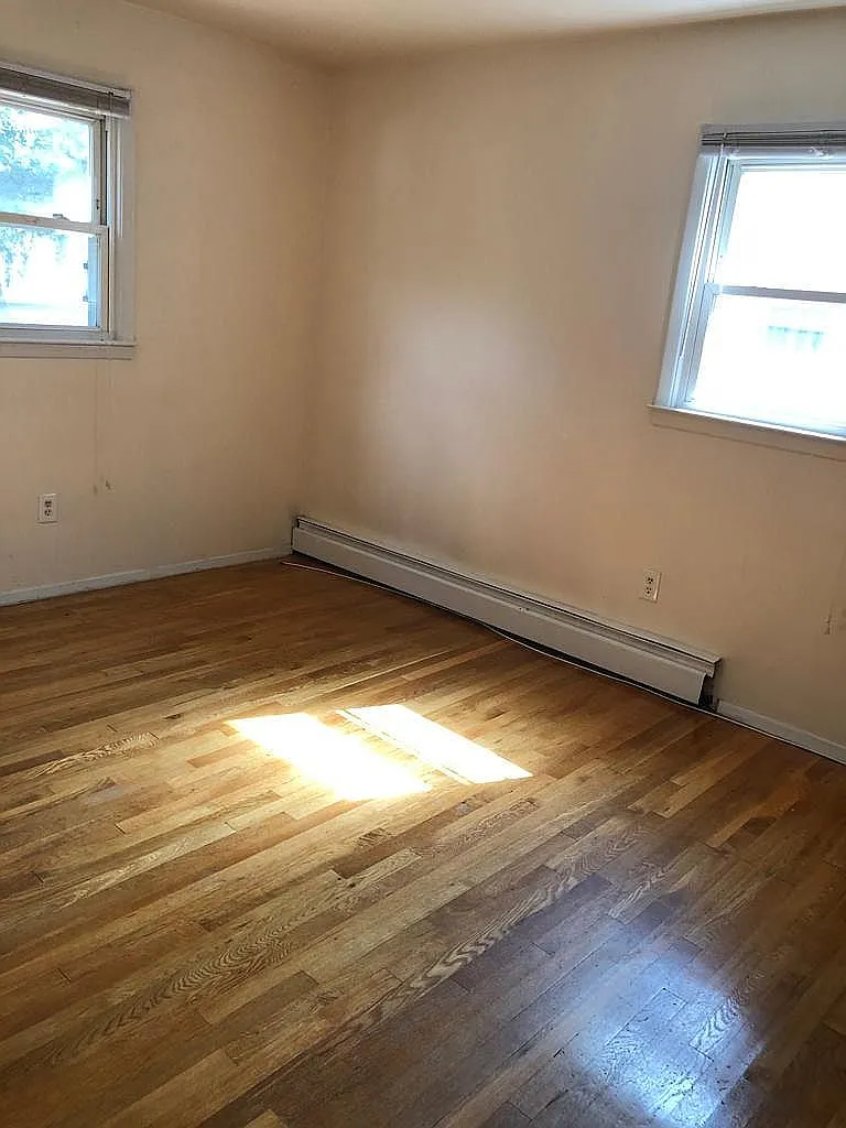 19 Middlesex Ave photo 1