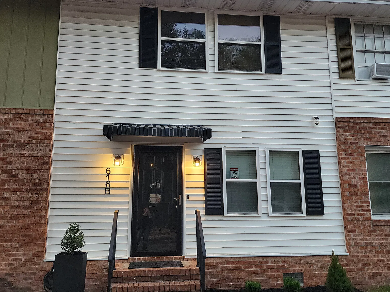 2 bed, 1.5 bath, 912 sqft, $1,350 — Photo 1