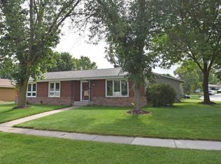 1200 Riverton Dr, Mukwonago, WI 53149