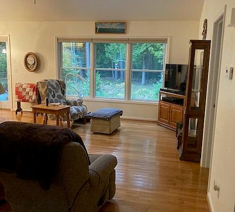 3rd image of 16508 Pineview Dr
