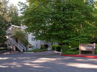 11318 NE 67th St #B-2, Kirkland, WA 98033