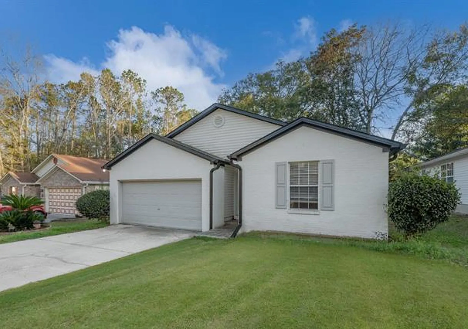 Modern Nw 3/2 W/ Garage, Washer/Dryer, Vaulted Ceilings, Stainless Steel Appliances, & Granite Co... — Photo 2