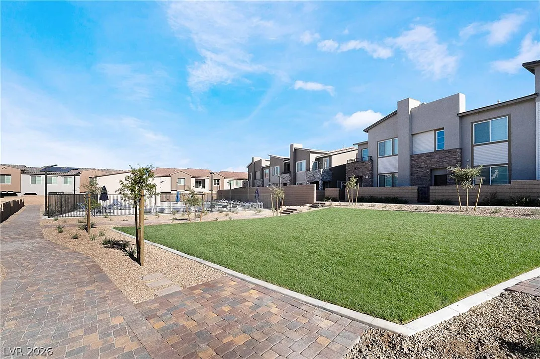 3 bed, 2.5 bath, 1814 sqft, $2,350 — Photo 3