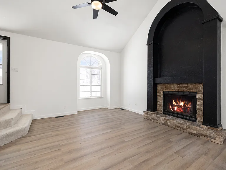 826 S Hickory Ln — Photo 9