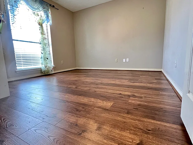 1408 Edgemont Cir — Photo 11