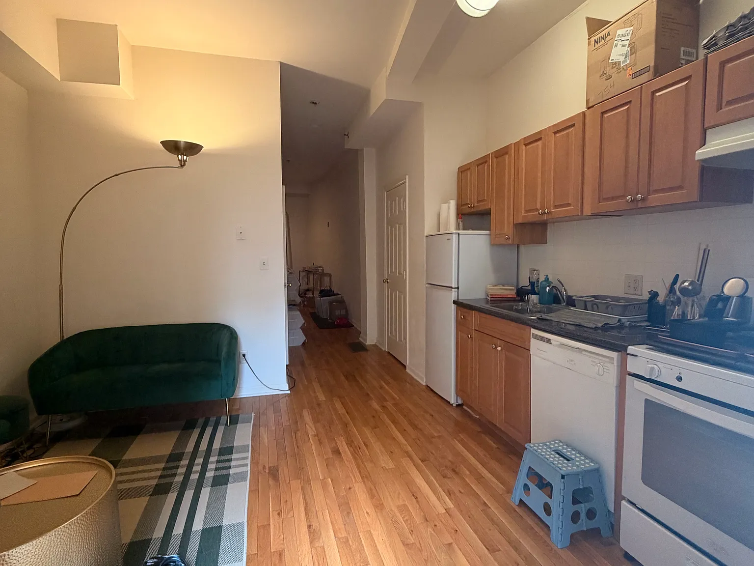 1 bed, 400 sqft, $1,065 — Photo 2