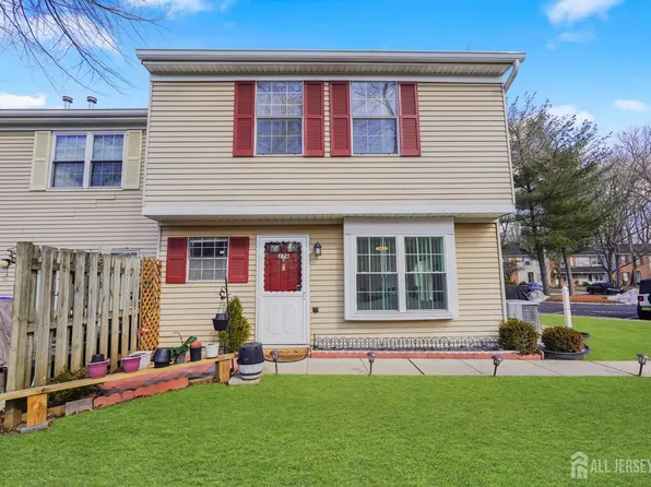 276 Palombi Ct, East Brunswick, NJ 08816