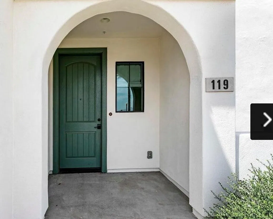 Welcome Home! This beautiful Luxurious Home won't last long! — Photo 3