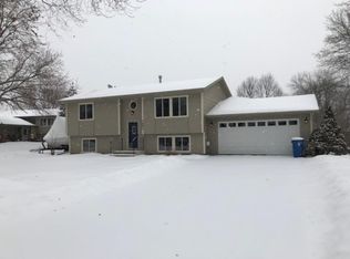 7493 Saratoga Cir, Chanhassen, MN 55317
