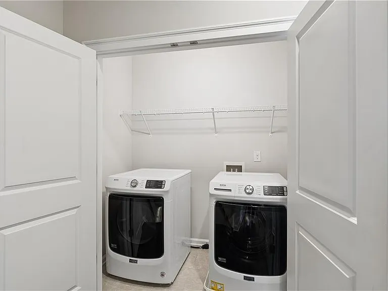 857 Constellation Dr — Photo 34