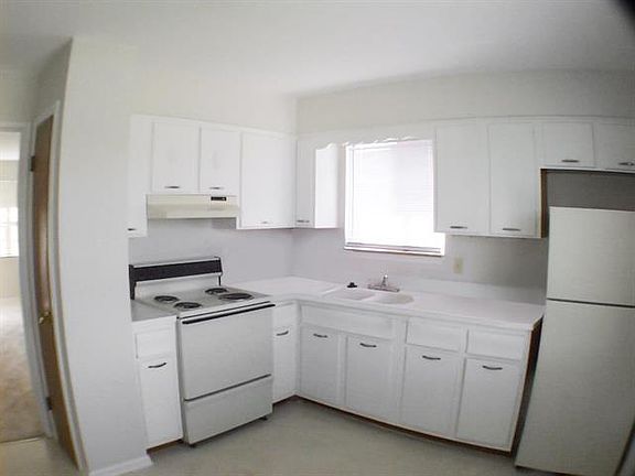 3rd image of 9325 Ballentine St