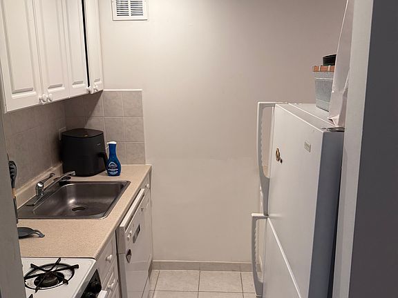 4th image of 350 E 62nd St APT 5C
