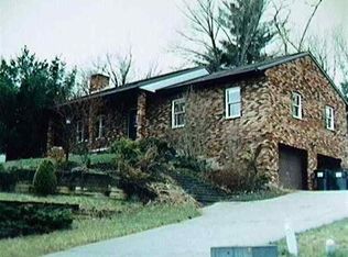 21 McDonald Ln, Rensselaer, NY 12144