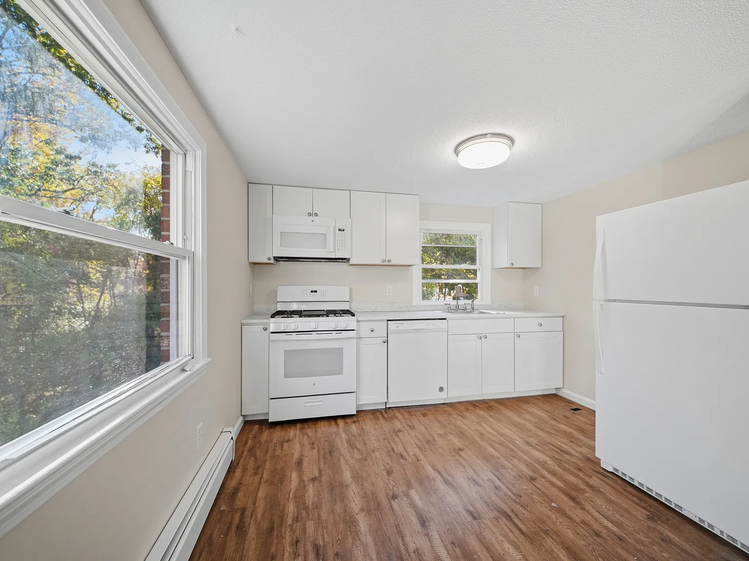 4 Greenleaf Dr — Photo 3