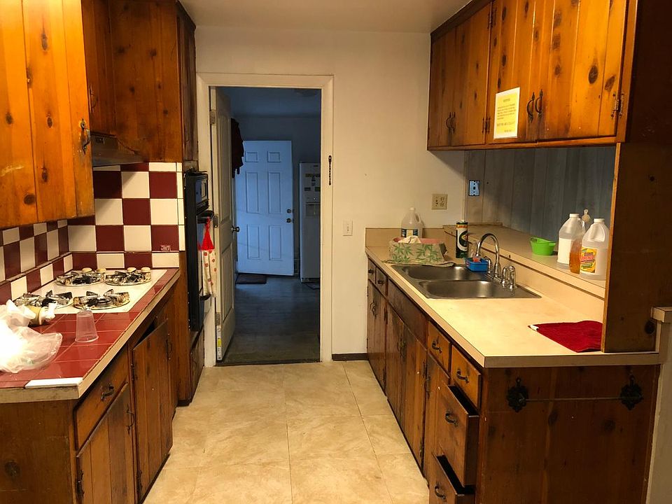 2nd image of 731 Brucker Ave