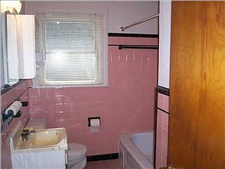 3rd image of 809 Molter Ave