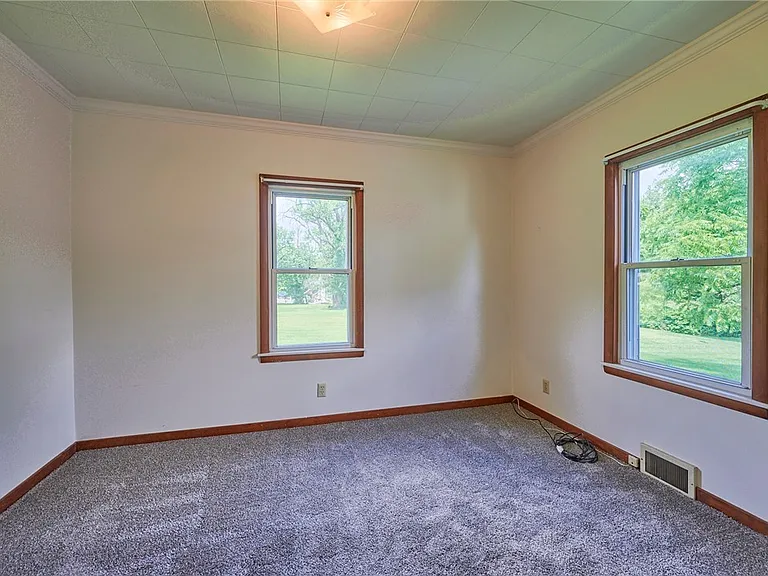 105 Derrick Ln — Photo 19