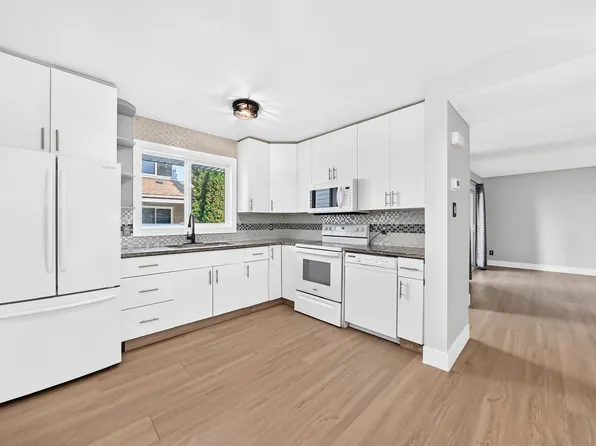 54 Woodvale Vlg NW, Edmonton, AB T6L 1W4
