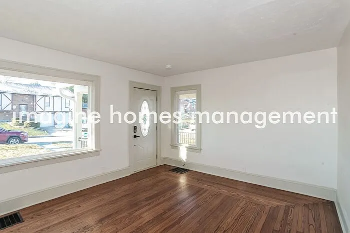 3424 Ridgewood Ave — Photo 4