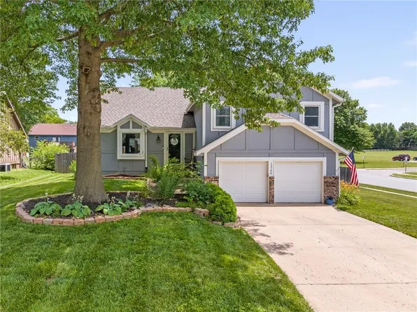 15700 W 146th Ter, Olathe, KS 66062