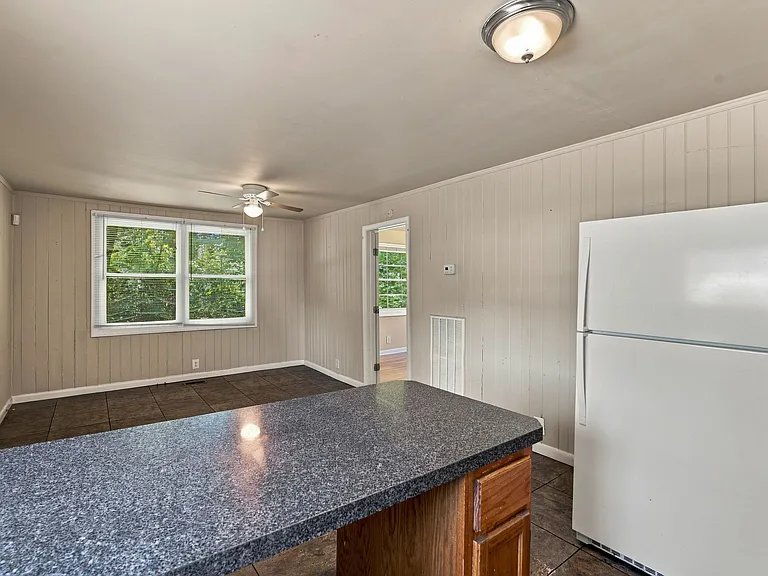 501 Weakley Ave — Photo 16