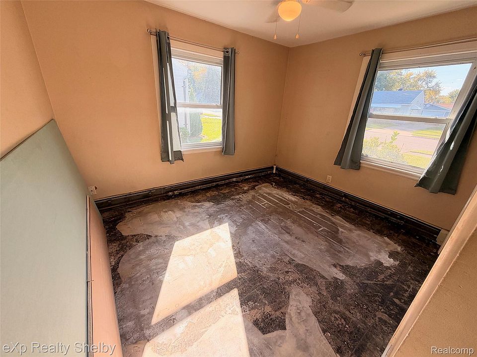 26730 Grandmont St, photo 21