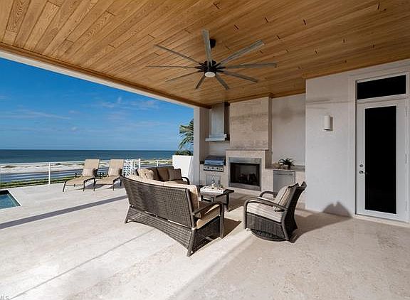 3rd image of 7826 Estero Blvd