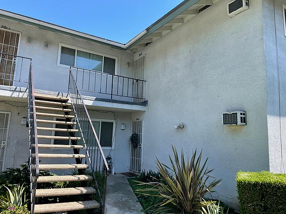 3rd image of 2068 E Evergreen St