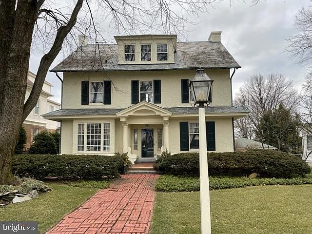 2nd image of 205 Hathaway Park